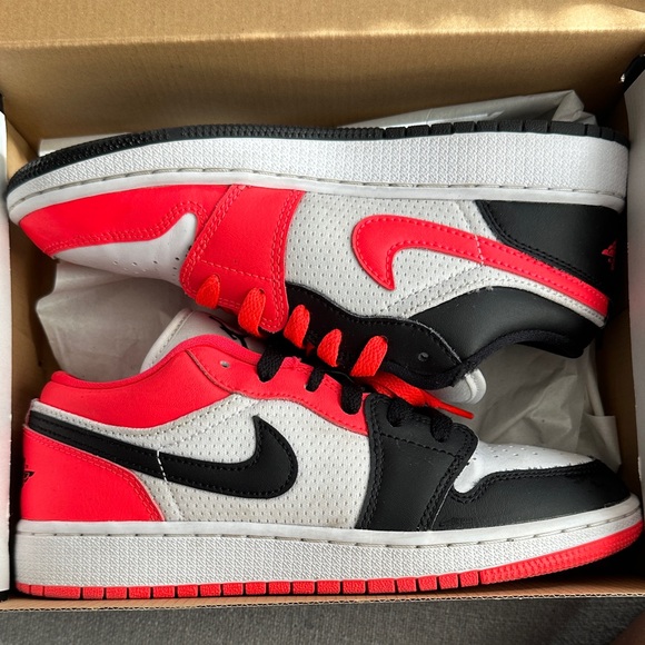 Jordan 1 low infrared/black-white - Picture 1 of 7